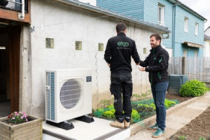 Installation d'une pompe à chaleur aérothermique en remplacement d'une chaudière fioul à Laval